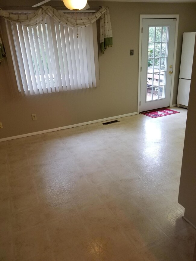 7849 Stanburn Rd, Columbus, OH 43235 - photo 3