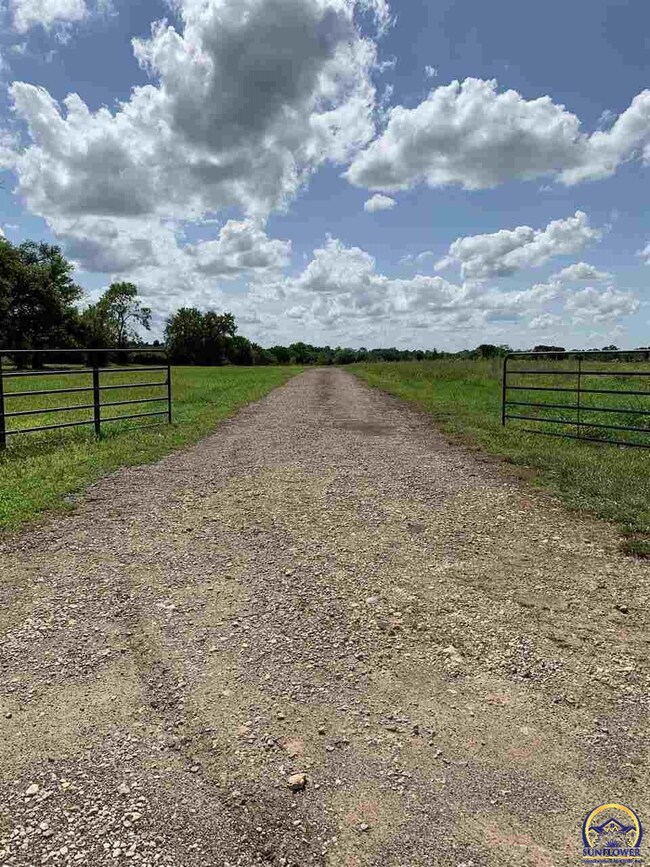 5037 SW Urish Rd, Topeka, KS 66610 - photo 6