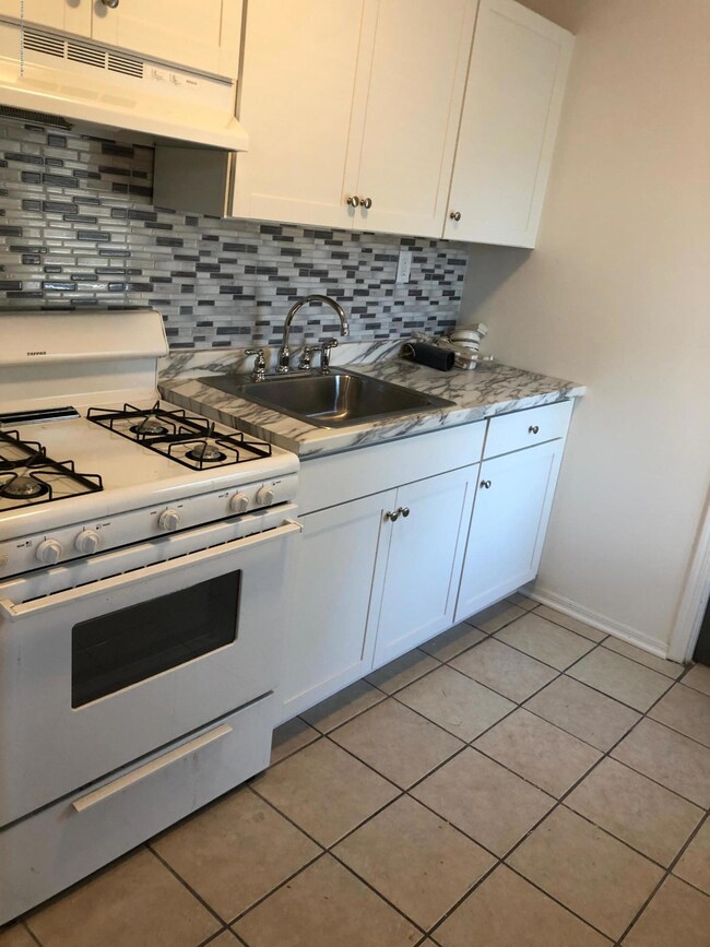 26 Lafayette St unit 4, Rumson, NJ 07760 - photo 2