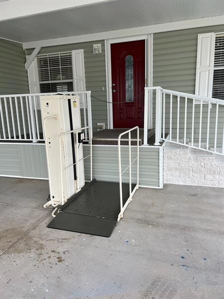 Wheelchair lift