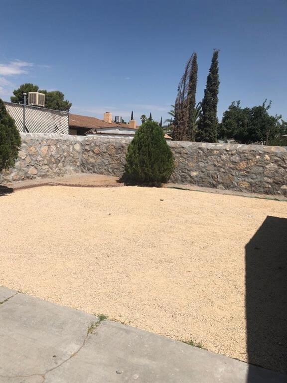 1601 Lomaland Dr, El Paso, TX 79935 - photo 5