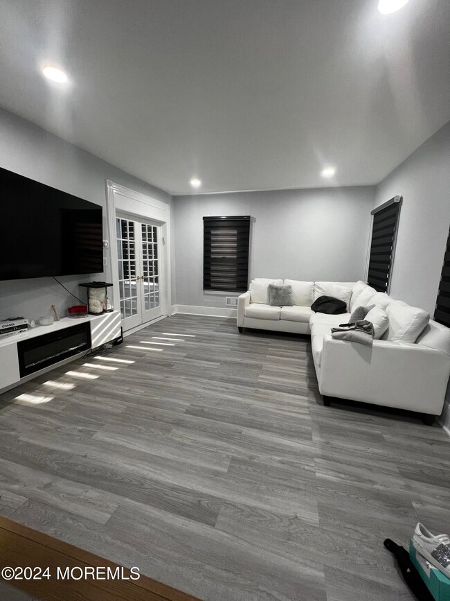 402 W Park Ave, Oakhurst, NJ 07755 - photo 4