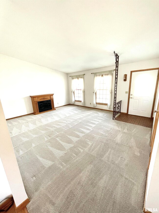 821 W 46th St, Davenport, IA 52806 - photo 5