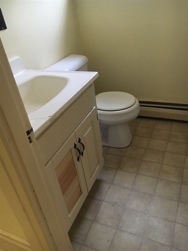 163 Pleasant St unit 2W, Concord, NH 03301 - photo 4