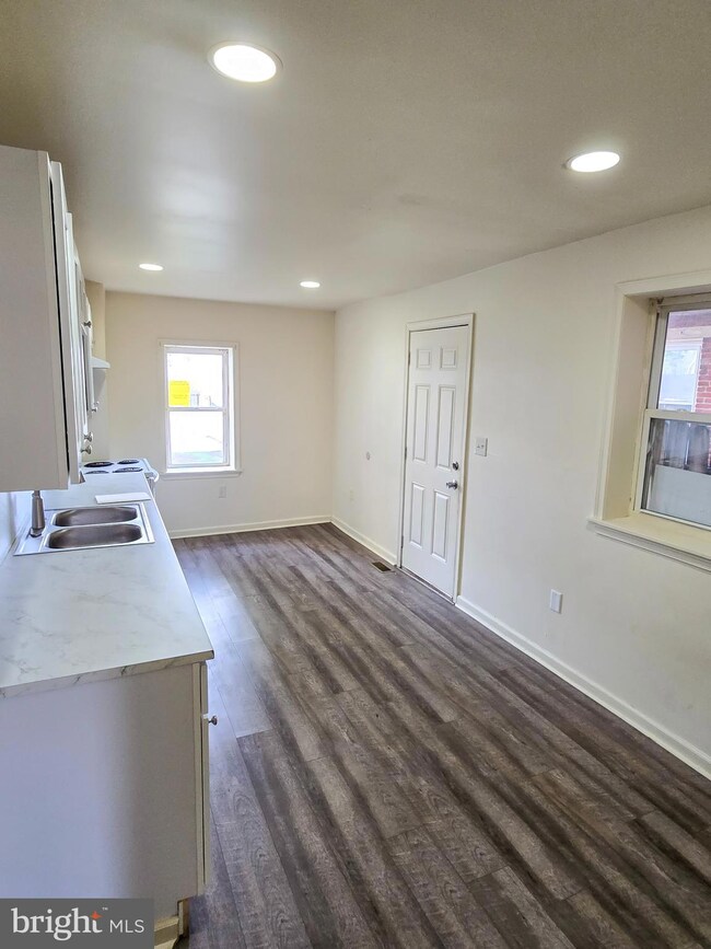 251 S Penn St, York, PA 17401 - photo 4