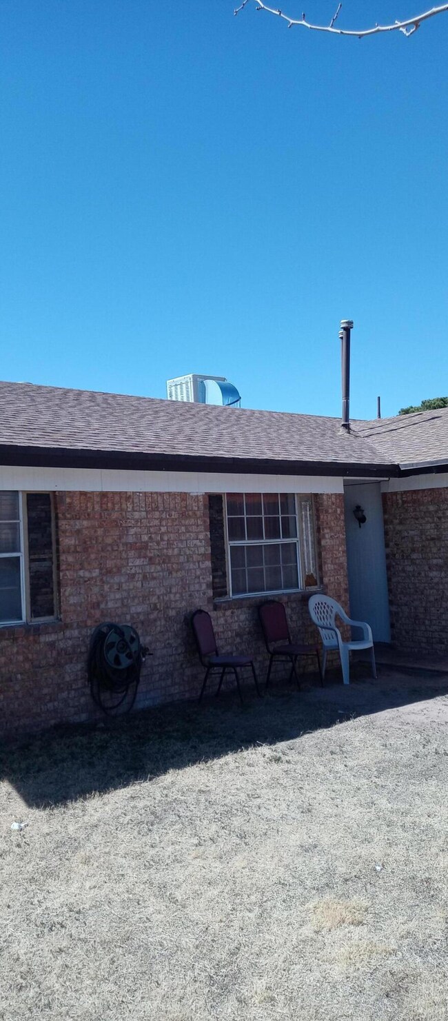 1843 Dean Martin Dr, El Paso, TX 79936 - photo 3