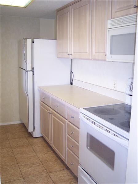 844 Cliffs Dr unit 202D, Ypsilanti, MI 48198 - photo 6