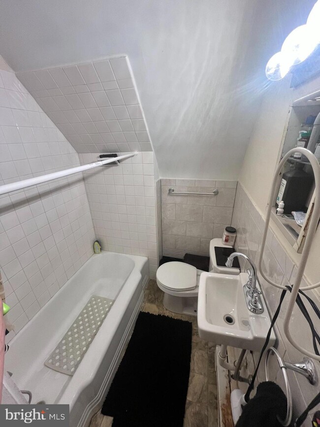 541 E High St unit 3RD FLOOR, Pottstown, PA 19464 - photo 4