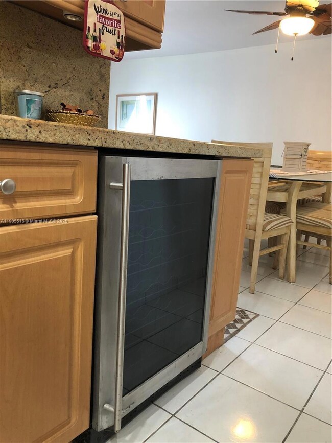 Port Royale Condominium unit 607, Miami Beach, FL 33141 - photo 7