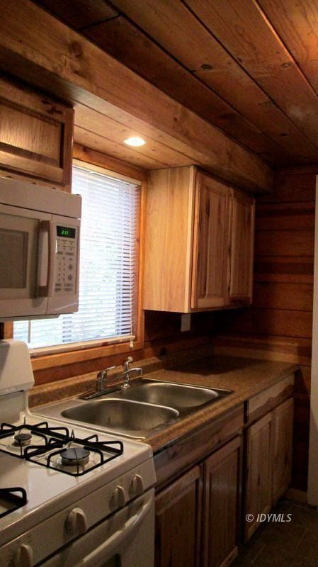 54100 Pine Crest Ave unit 7, Idyllwild, CA 92549 - photo 2