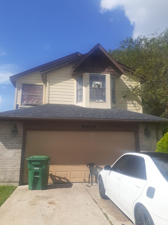 8819 Cold Lake Dr, Houston, TX 77088 - photo 3