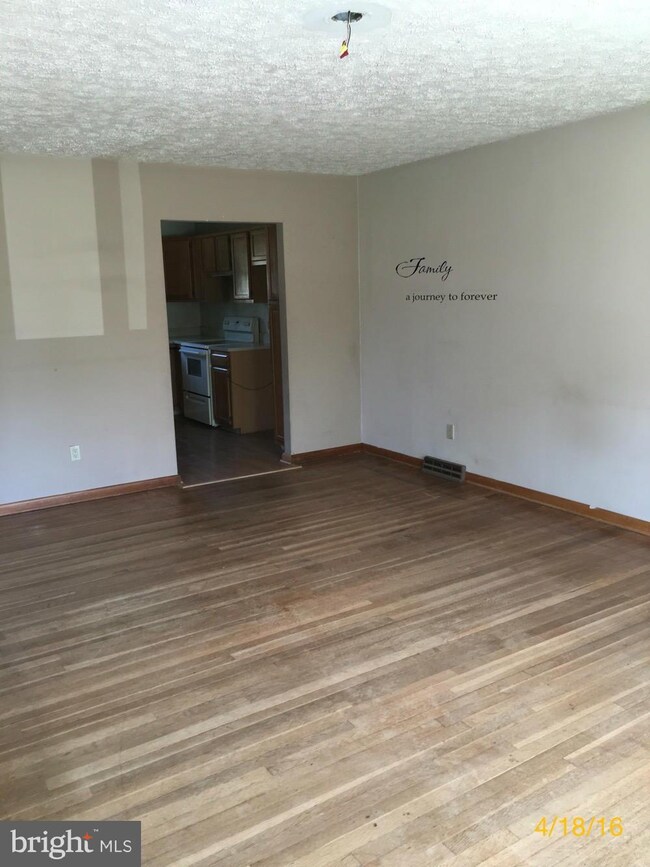 1212 Meadow View Rd, Pasadena, MD 21122 - photo 3