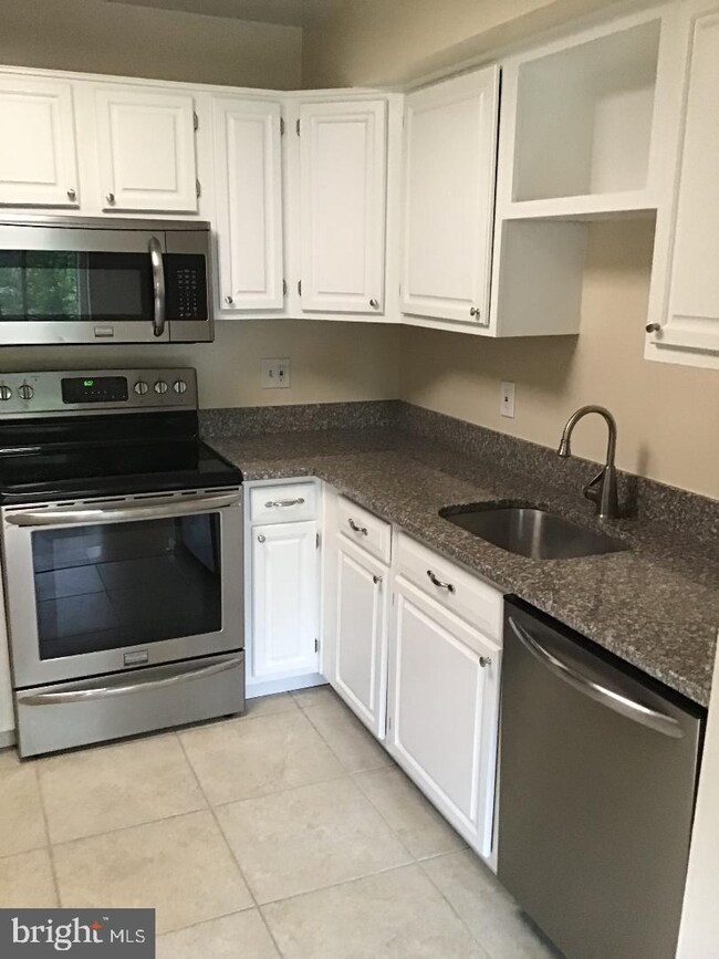 11419 Commonwealth Dr unit 204, Rockville, MD 20852 - photo 4