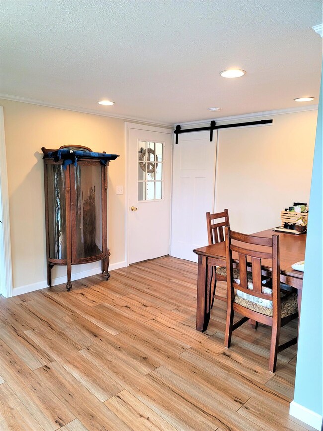 loop dining area 2