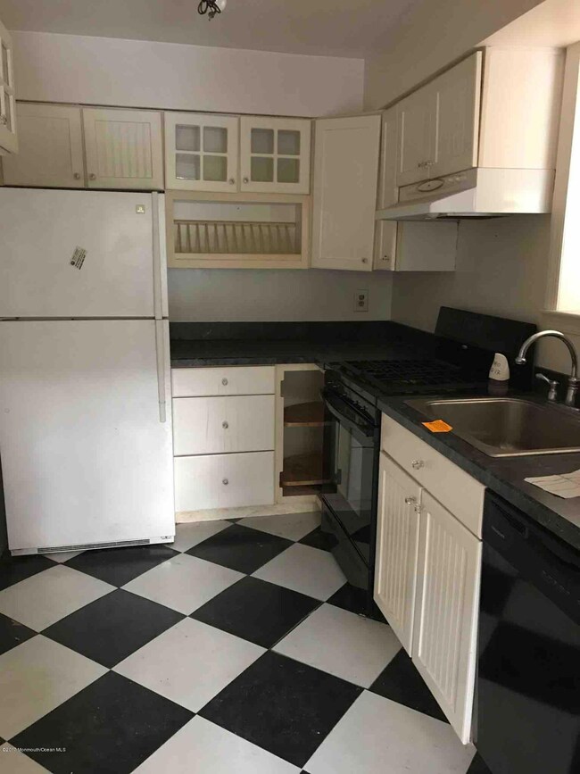 1 Central Ave unit 14, Atlantic Highlands, NJ 07716 - photo 4