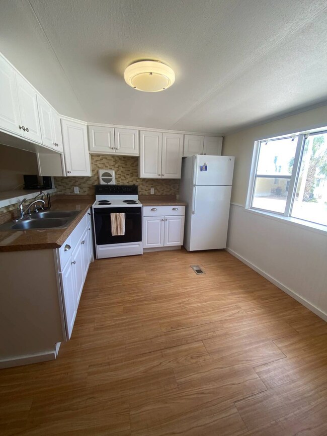 1681 Moonraker Dr unit 377, Ruskin, FL 33570 - photo 6