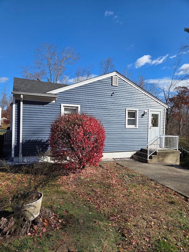 8 Circle Dr, East Haven, CT 06513 - photo 3