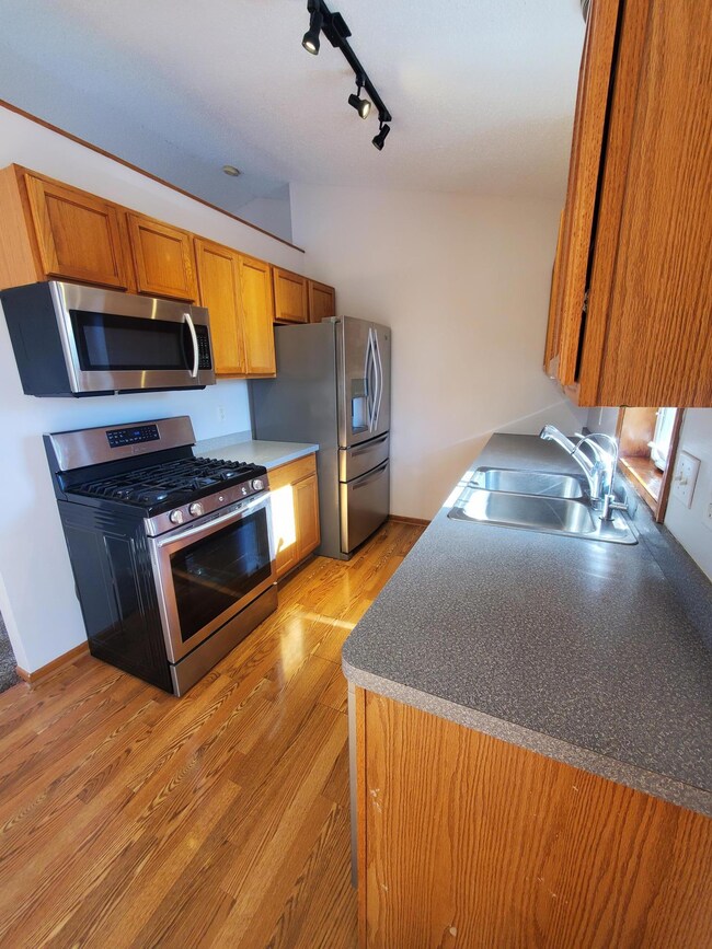 1852 Downing Ave, Shakopee, MN 55379 - photo 3