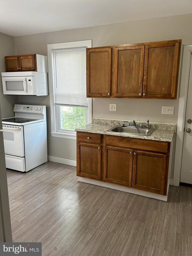 131 9th St, Upland, PA 19015 - photo 7