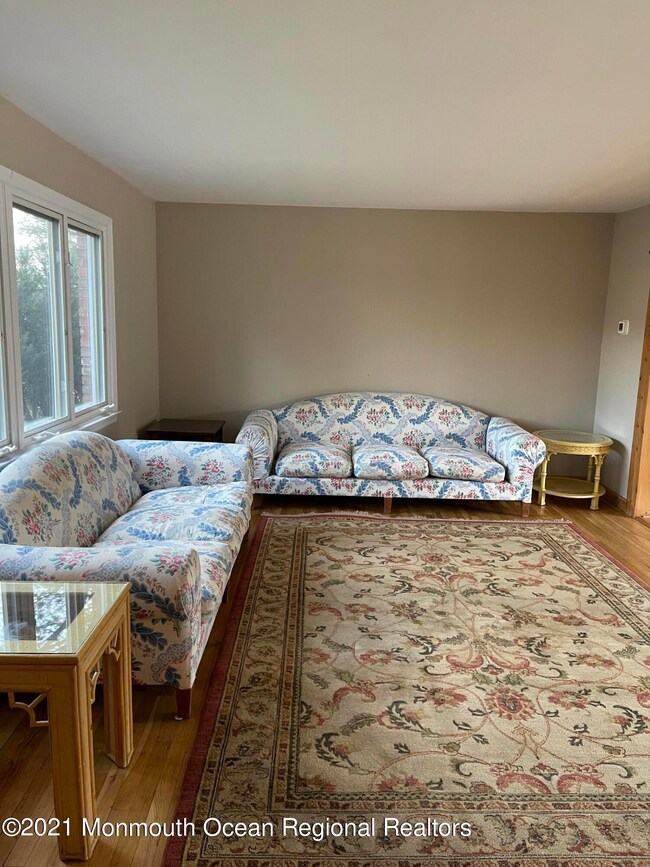 DEC423CE-3881-4ECC-81A5-E2E860EEBFA4