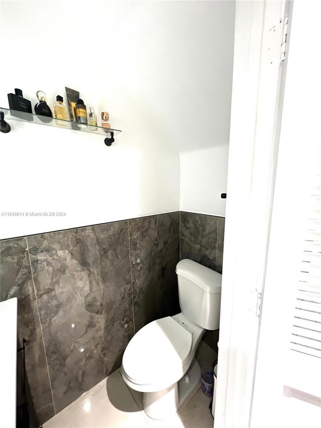 1/2 Bathroom