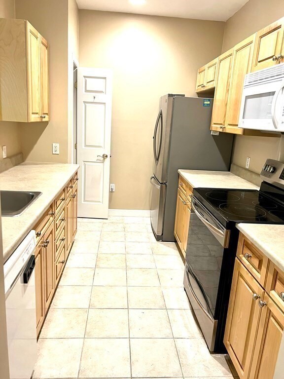 Walnut Place Condominiums unit 207, Peabody, MA 01960 - photo 5