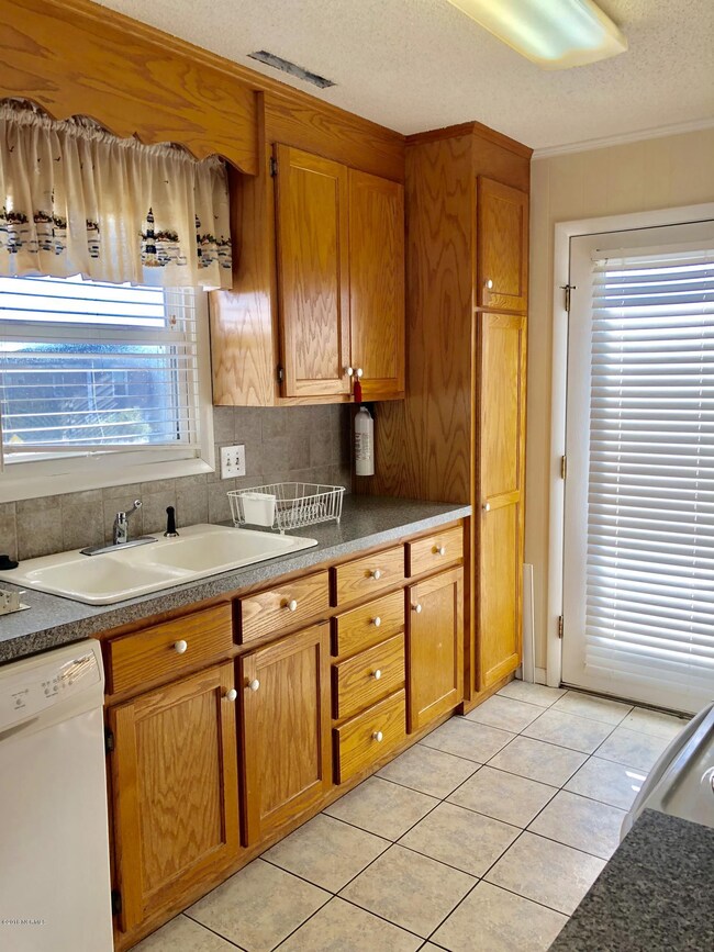 E2 405 Kitchen Left Side