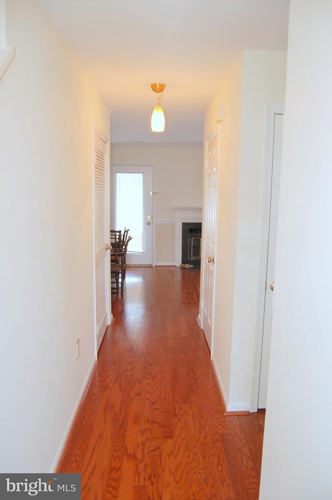 300B Locust St SE, Vienna, VA 22180 - photo 4