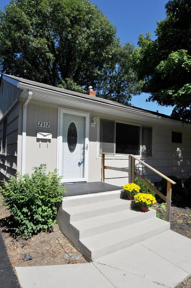 Front Steps & Entrance