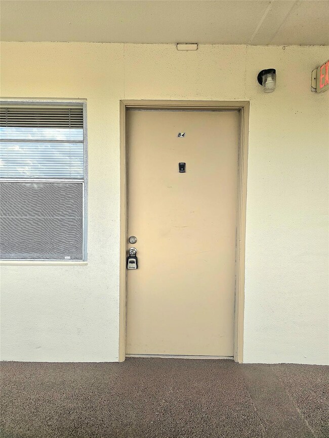 2305 Lucaya Ln unit B4, Coconut Creek, FL 33066 - photo 3