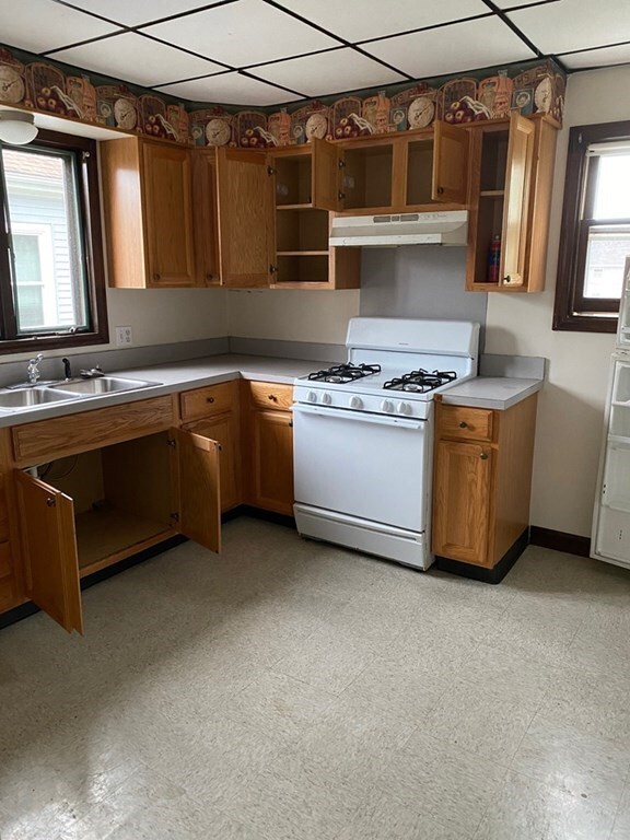 192 Snell St unit 2, Fall River, MA 02721 - photo 5