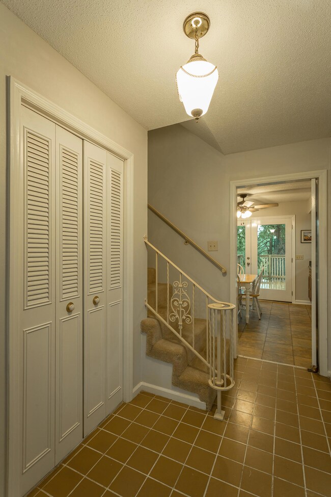 1427 Highcrest Drive-20