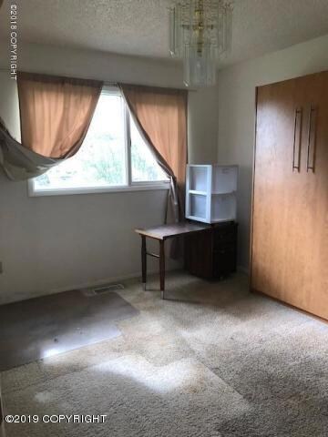 2nd bedroom with Murphy bed