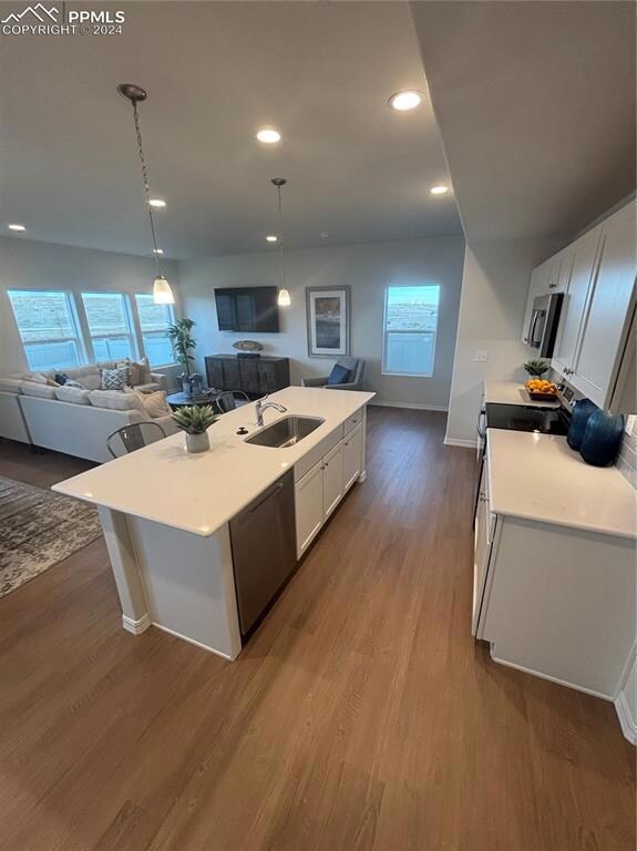 Kitchen featuring an island with sink, sink, penda