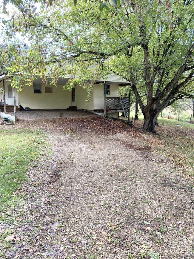 2611 Cedar Creek Rd, Linden, TN 37096 - photo 5