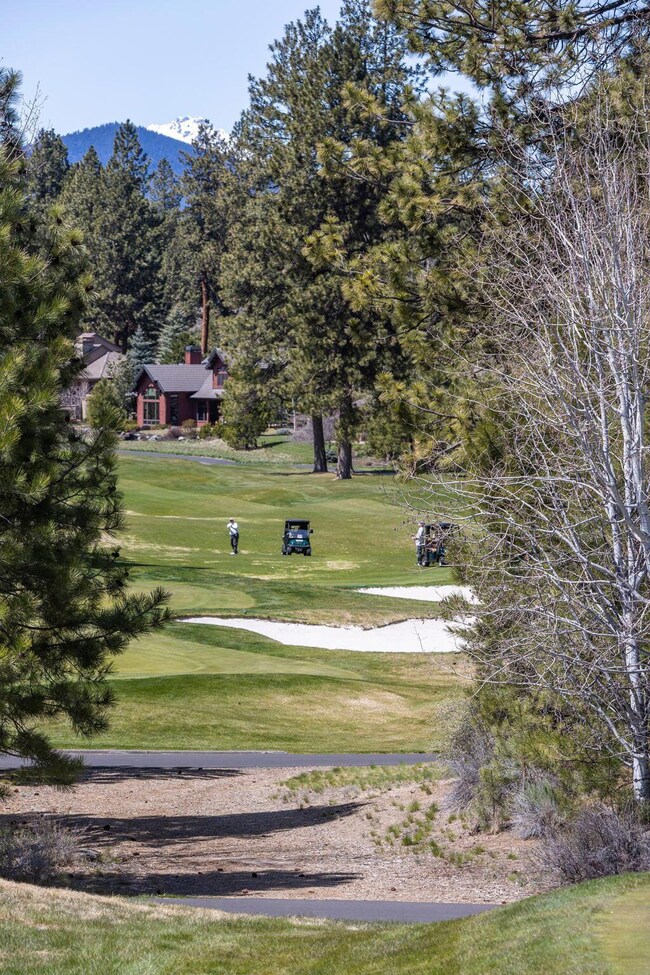 Double fairway & mountain views