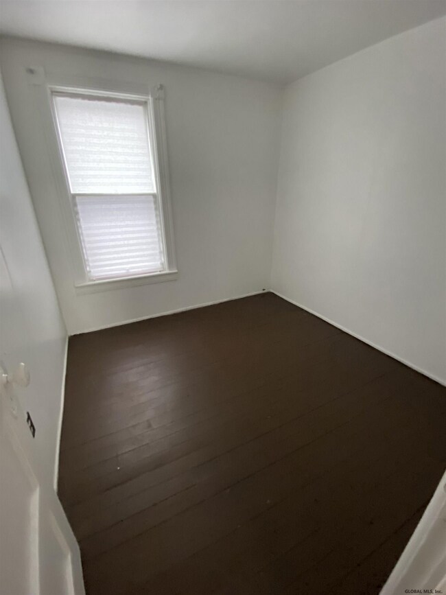 74 Wylie St unit 2nd Floor, Schenectady, NY 12307 - photo 5