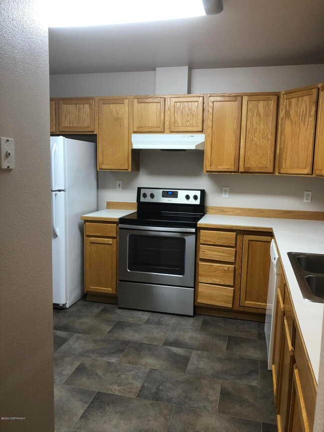 4001 Lunar Dr unit B, Anchorage, AK 99504 - photo 7