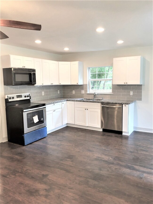 1423 Dewalt St, Houston, TX 77088 - photo 6