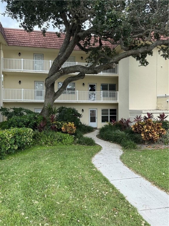 Bldg B courtyard entry. B15 is on the 2nd floor (d