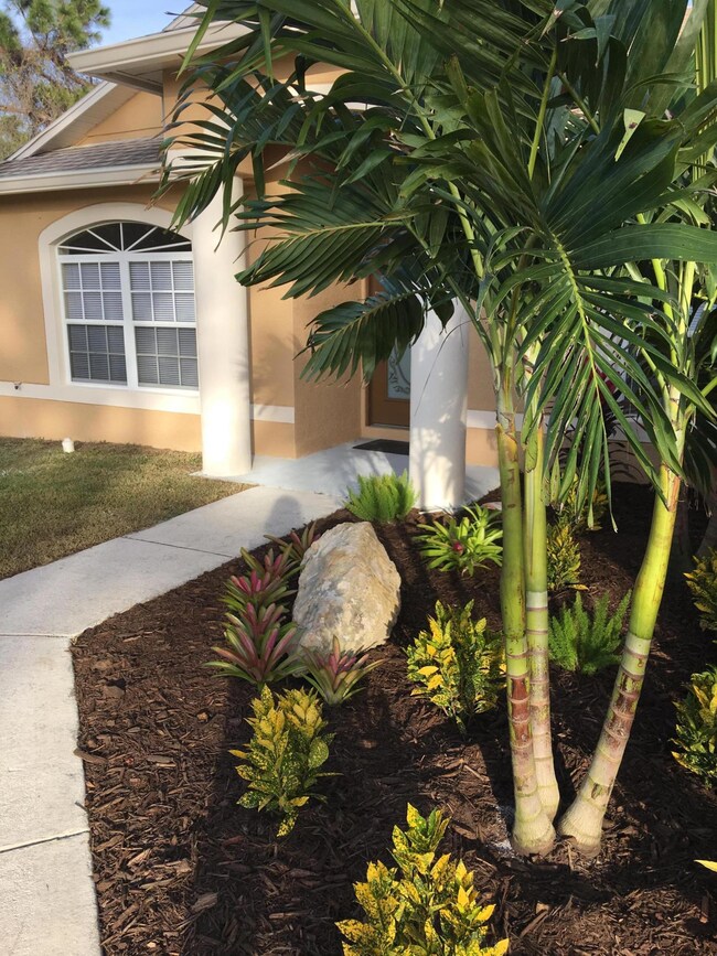 MALMOfront walkway to door