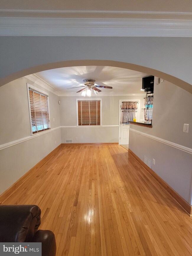 6105 87th Ave, New Carrollton, MD 20784 - photo 5