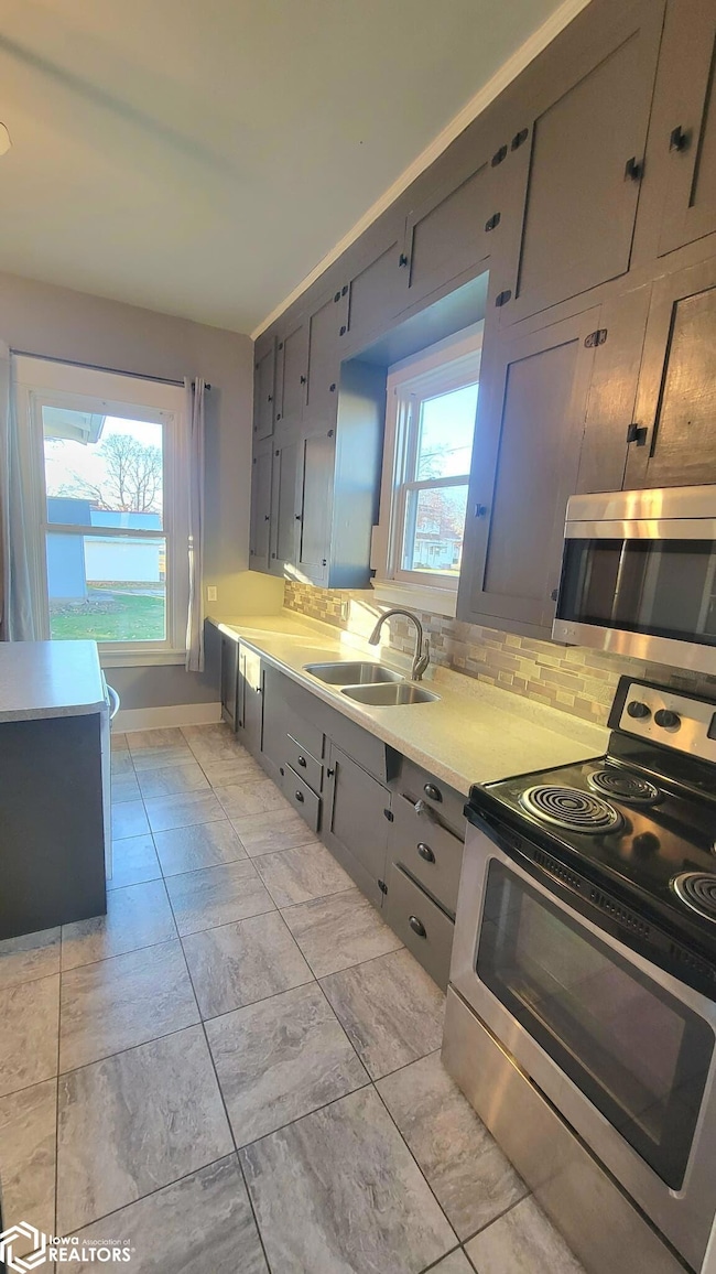 120 N East St, Sigourney, IA 52591 - photo 4