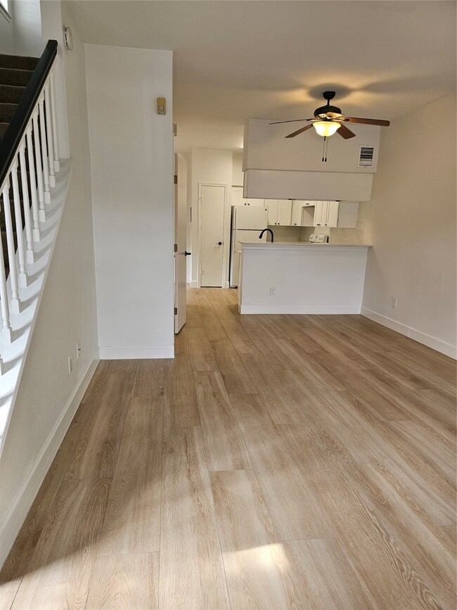 2626 Holly Hall St unit 1206, Houston, TX 77054 - photo 2