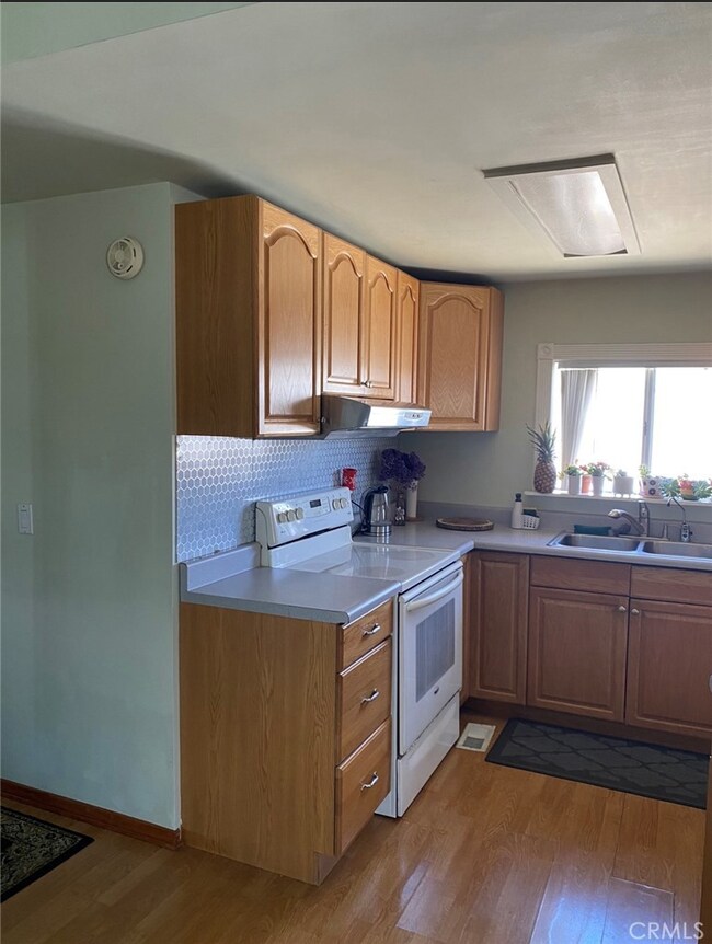 16473 Green Tree Blvd unit 33, Victorville, CA 92395 - photo 7