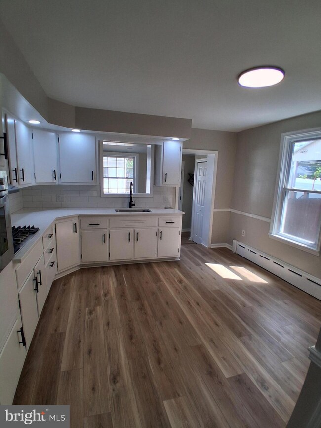 235 W Elm St, Reading, PA 19607 - photo 4