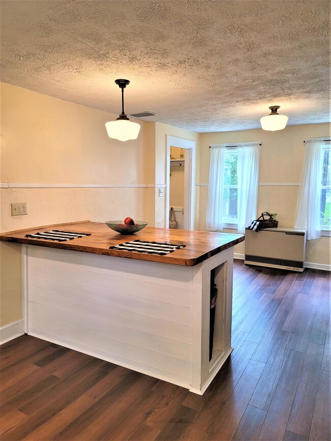 pepinburke barnboard bar