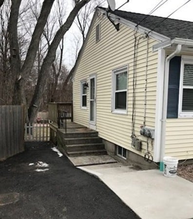 1091 Mammoth Rd unit a, Dracut, MA 01826 - photo 2