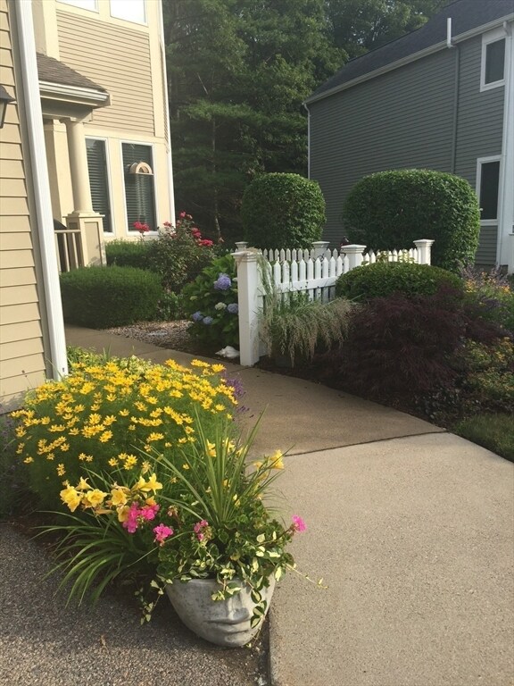 72 Cannon Forge Dr, Foxboro, MA 02035 - photo 2