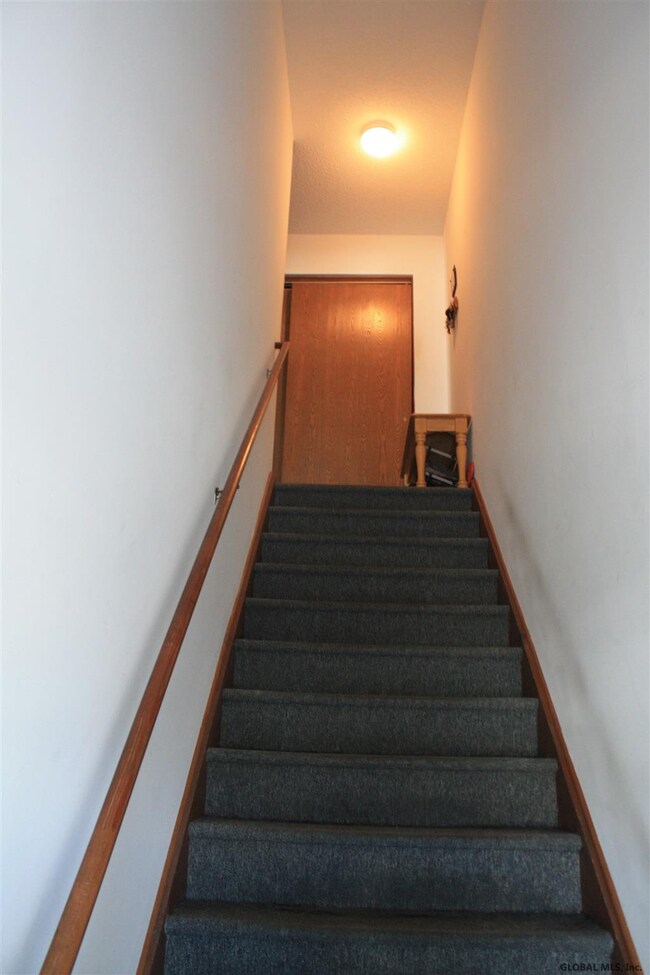 202 Cambridge Manor Dr unit 202, Schenectady, NY 12302 - photo 3